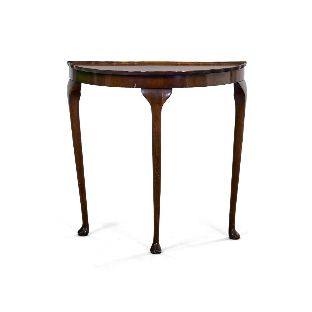 Small consolle China (?), 20th century: Carved wood in the shape of a crescent moon. Small defects. 28.9 x 29.3 x 14 in.