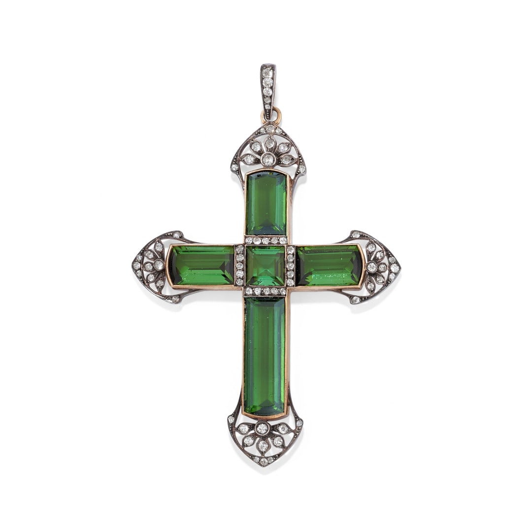 ANTICA CROCE PENDENTE IN TORMALINA E DIAMANTI - ANTIQUE TOURMALINE AND DIAMOND CROSS PENDANT: in argento ed oro giallo 9 kt impreziosita da diamanti taglio Vecchia Miniera. Con scatola originale di P. Marcenaro. Gr 23,40 - cm 9,10 x 6,10 - in silver and 9K yellow gold highlighted with Old Mine