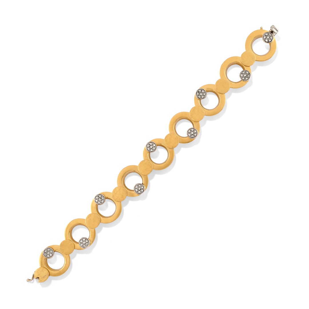 BRACCIALE IN ORO GIALLO - YELLOW GOLD BRACELET: a maglie tonde lucide con elementi decorativi con castoni in oro bianco in diamanti taglio huit-huit alternate a elementi tondi satinati. Circa 1970. Gr 57,80 - cm 19,50 x 1,80 - designed as rounded,