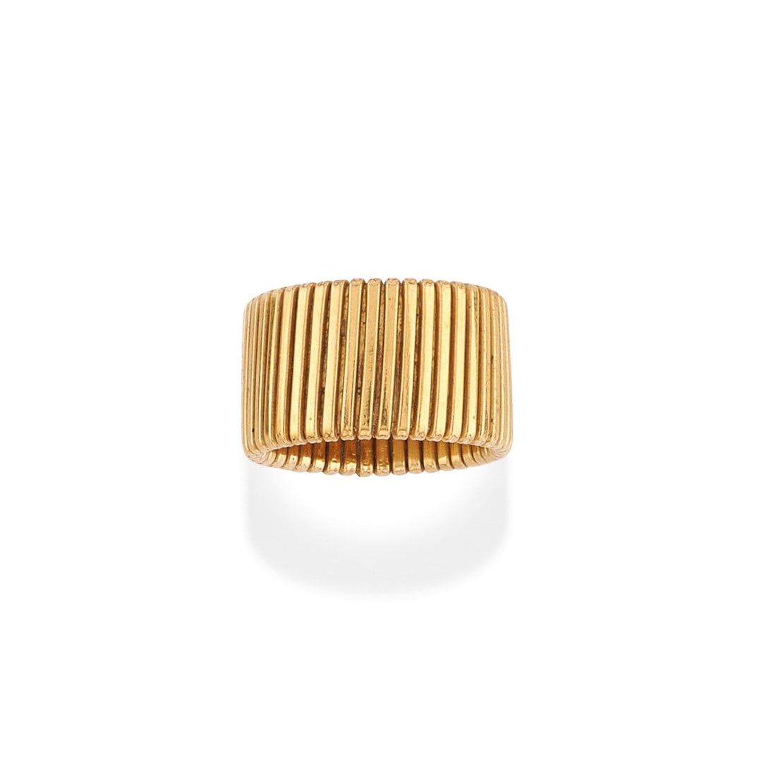 ANELLO IN ORO GIALLO - YELLOW GOLD RING: a fascia morbida ad elementi verticali rigidi. Gr 8,70 - cm 1,20 - nr 11 - designed as a flexible band of rigid vertical elements.
