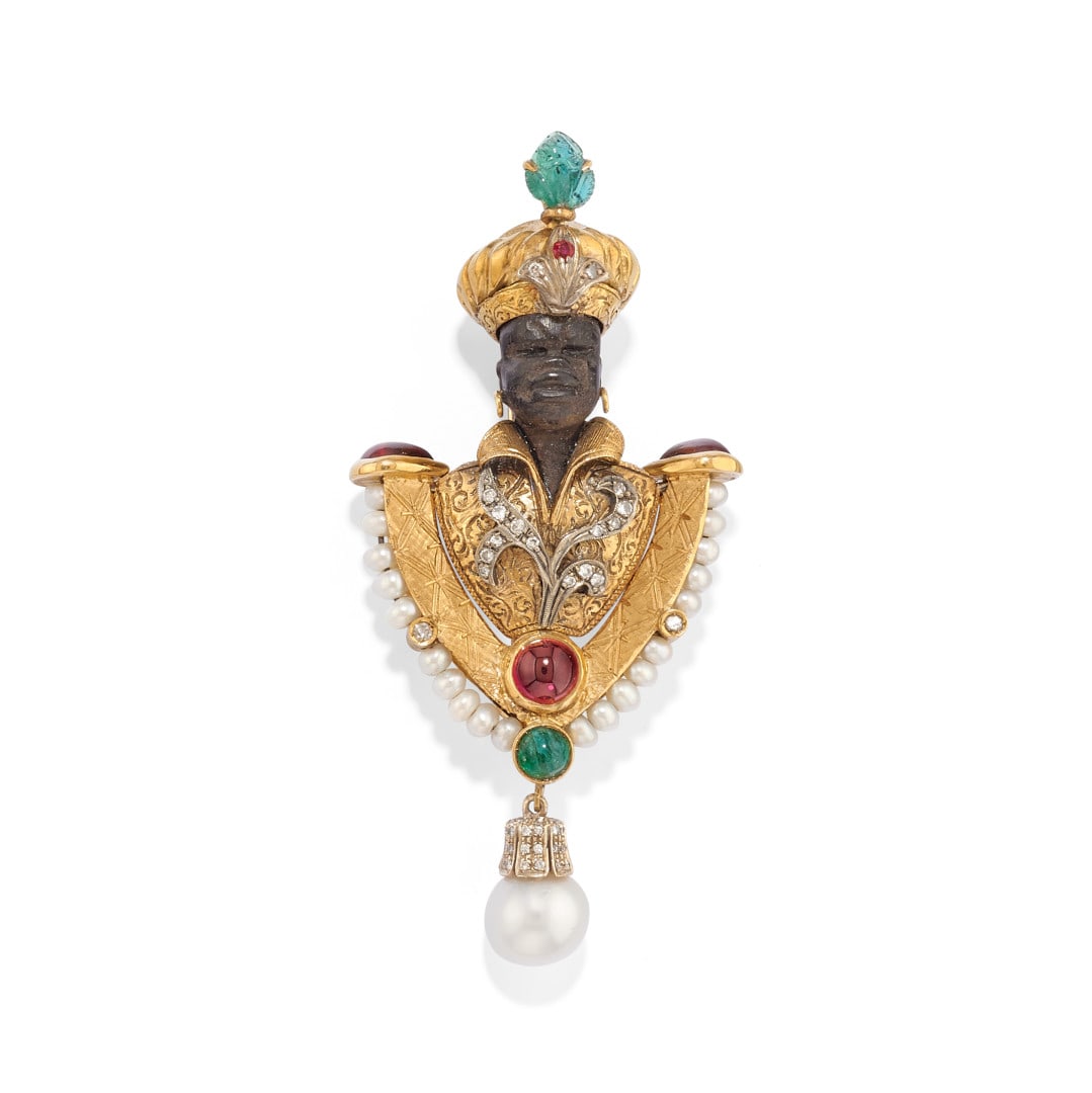 SPILLA MORO - MOOR BROOCH: in oro giallo impreziosita da pietre colorate e una perla pendente a goccia. Gr 34,10 - cm 8,50 x 4,00 - in yellow gold highlighted with coloured stones and a pendent pearl drop.