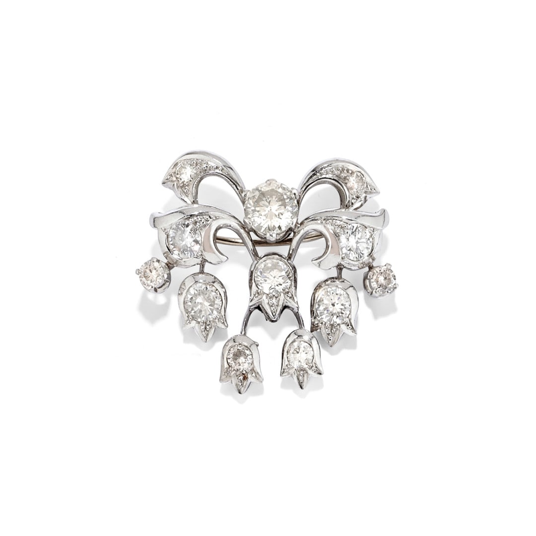 SPILLA IN DIAMANTI - DIAMOND BROOCH: in platino e oro bianco con diamanti taglio brillante rotondo e Vecchia Europa di ct 3,50 ca. Gr 15,50 - cm 3,50 x 3,70 - in platinum and white gold set with round brilliant- and Old European-cut diam