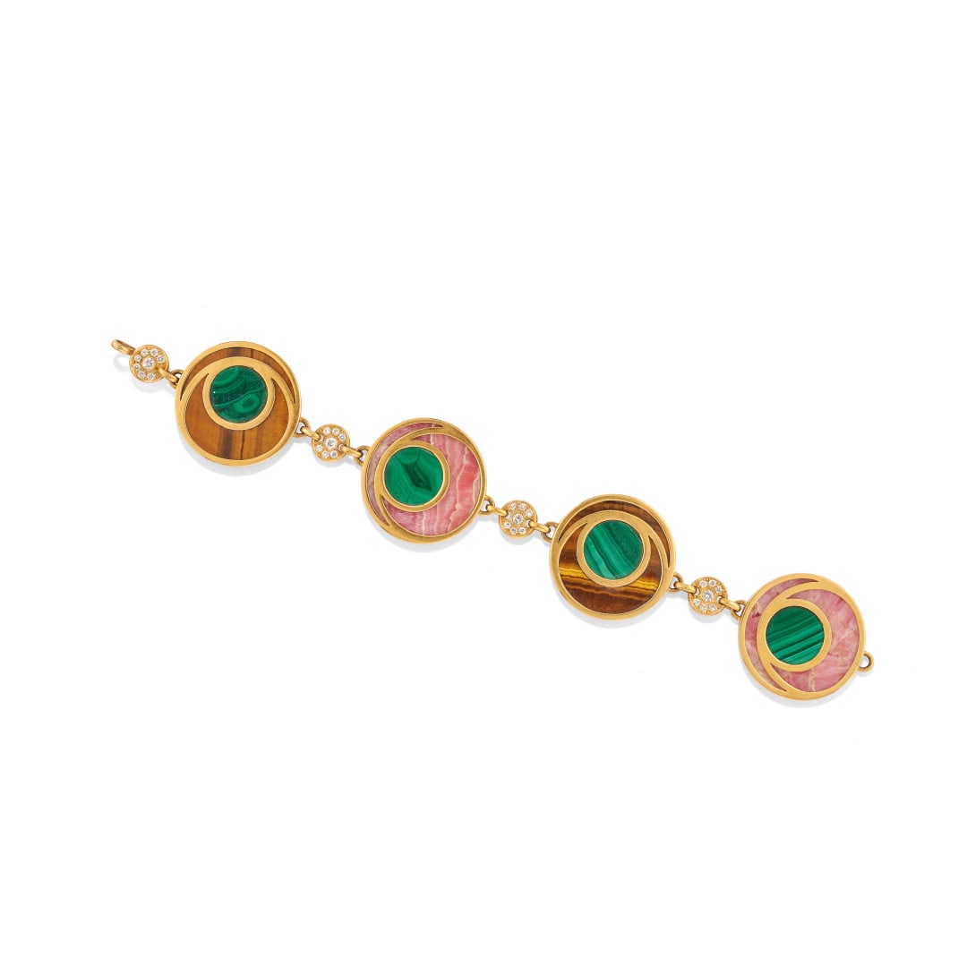 BRACCIALE IN PIETRE DURE E DIAMANTI - HARD STONE AND DIAMOND BRACELET: in oro giallo realizzato a castoni circolari con malchite, occhio di tigre, e rodocrosite. Gr 70,70 - cm 21,50 x 3,30 - in yellow gold with round settings holding malachite, tiger's eye and rhodochros