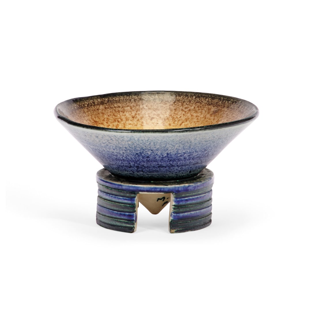 M.G.A. Vaso anni ‘30 - M.G.A. Vase 1930s: Ceramica smaltata. Marchio della manifattura. 10,50 x 18,50 x 18,50 cm - Enameled ceramic. Manufacturer's mark. 4.13 x 7.28 x 7.28 in.