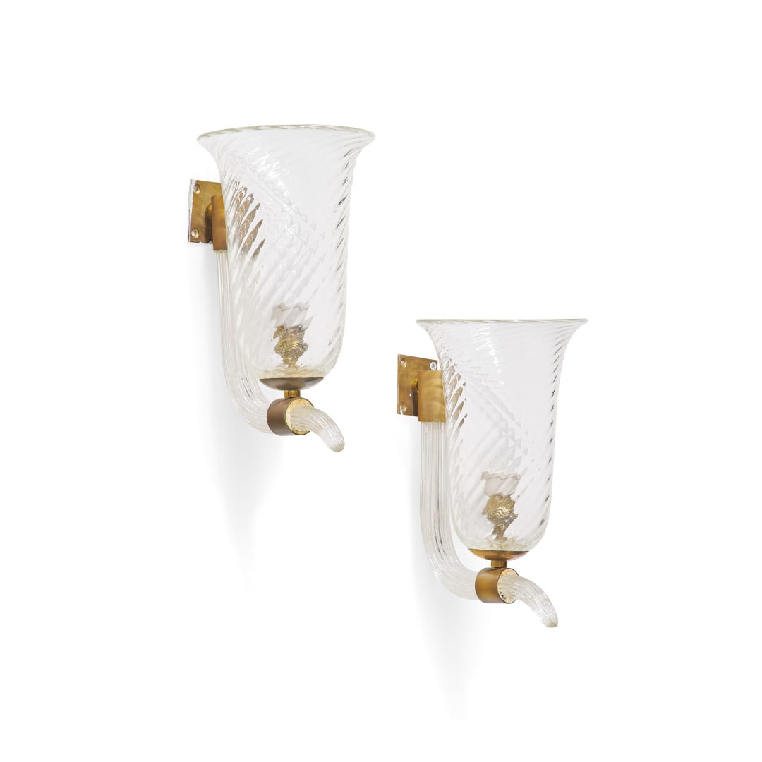 SEGUSO Due lampade da parete anni ‘40 - SEGUSO Two wall lamps 1940s: Vetro soffiato, ottone. 25,50 x 14,00 x 16,00 cm (2) - Blown glass, brass. 10.04 x 5.51 x 6.30 in. (2)