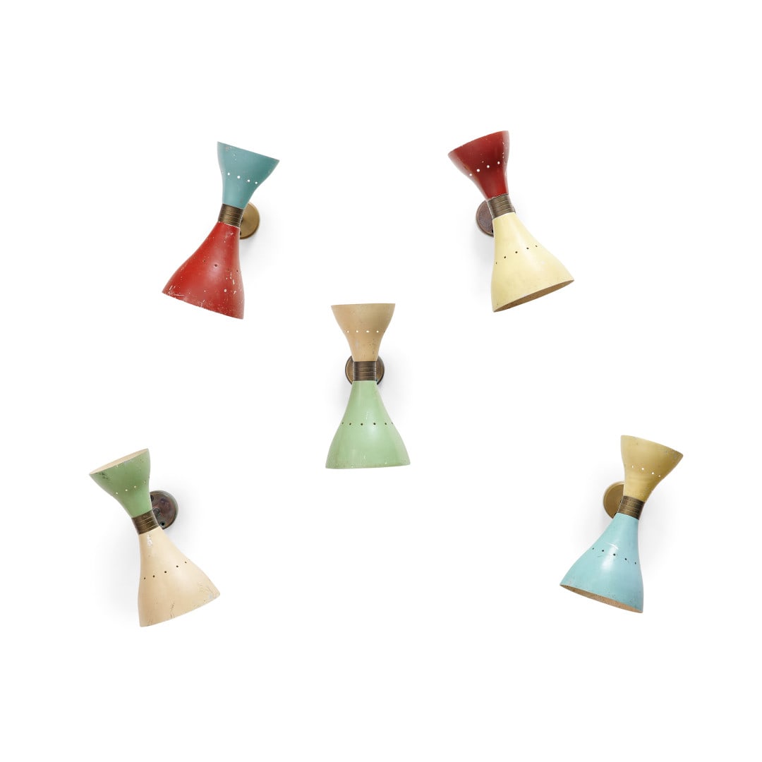 CINQUE LAMPADE DA PARETE Italia anni ‘50 - Five wall lamps Italy 1950s: Ottone, metallo verniciato. Difetti. 19,50 x 25,00 x 10,00 cm (5) - Brass, painted metal. Defects. 7.68 x 9.84 x 3.94 in. (5)
