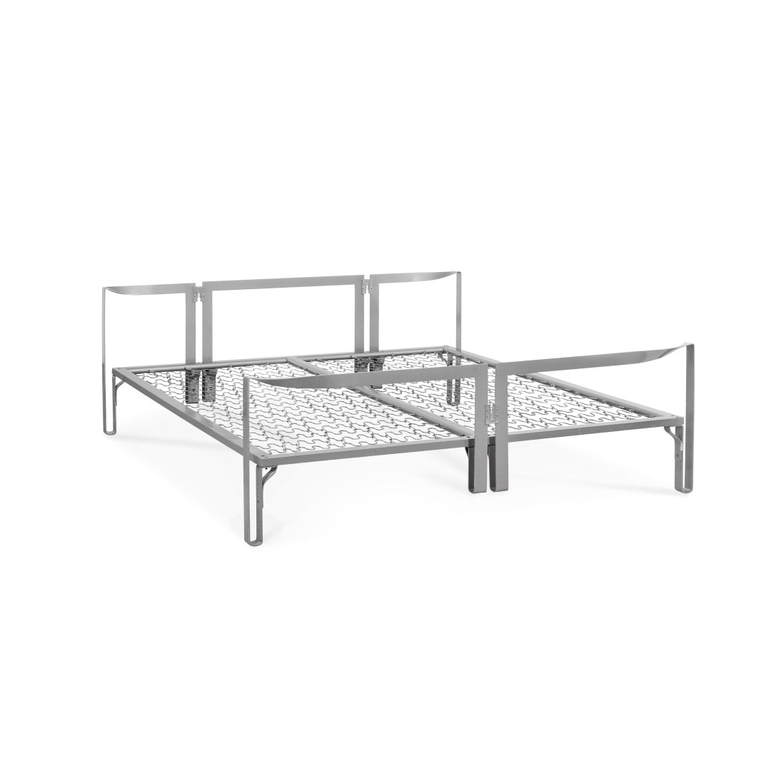 TOBIA SCARPA 1935 Letto ‘Vanessa’ per Gavina 1961 - TOBIA SCARPA 1935 'Vanessa' bed for: Metallo verniciato. 60,00 x 180,00 x 205,00 cm - Painted metal. 23.62 x 70.87 x 80.71 in.