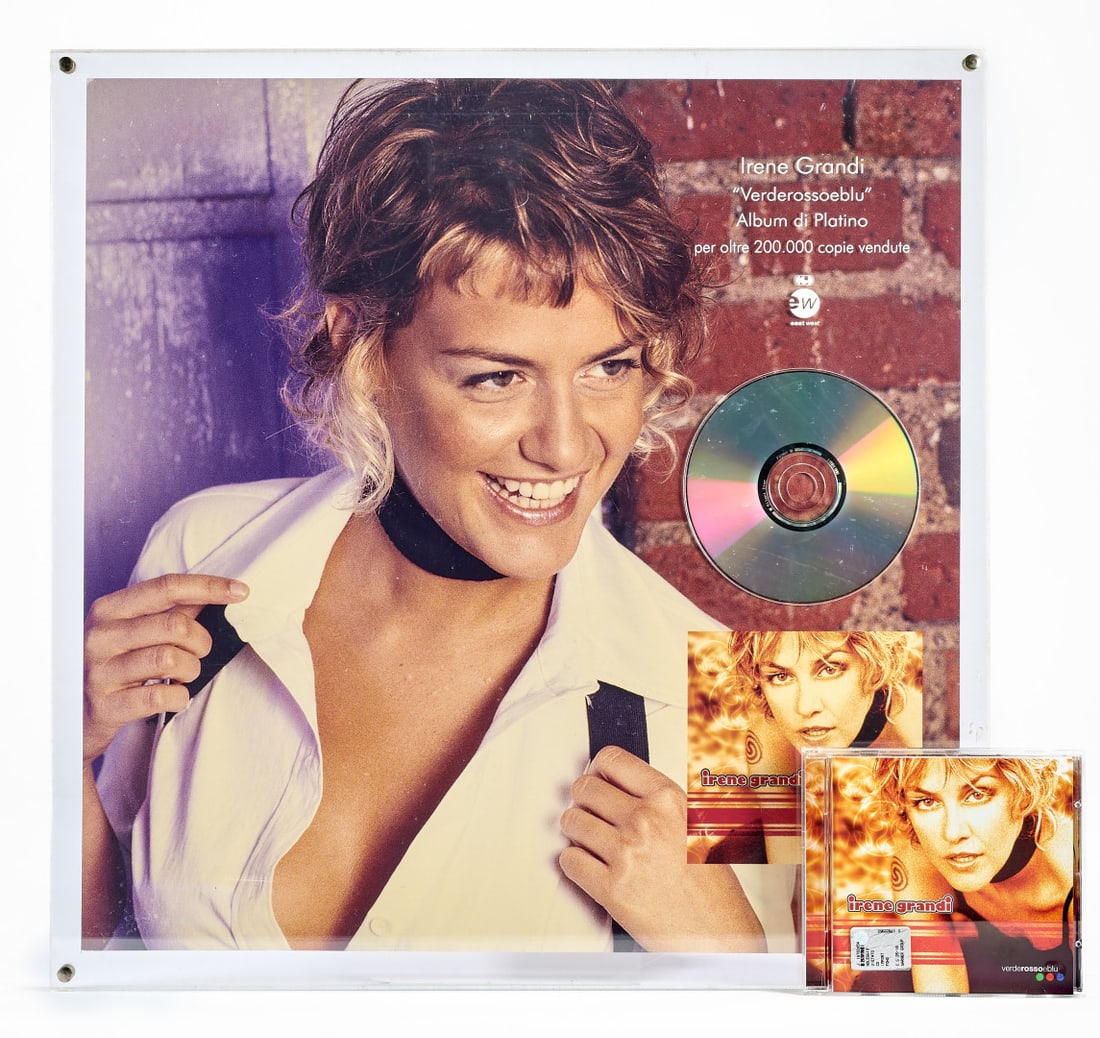 IRENE GRANDI Verderossoeblu 1999: Platinum award for the album Verderossoeblu, certified for over 200,000 copies sold Framed and accompanied by a promotional CD 17.52 x 17.52 in.