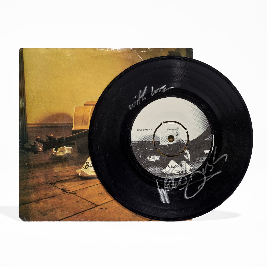 KATE BUSH Babooshka / Ran Tan Waltz 1980: 45 RPM autographed by the artist on the cover