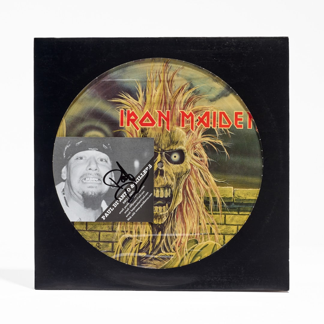 IRON MAIDEN Picture disc LP and signed card 1980: Picture disc edition of the debut album, with a card autographed by singer Paul Di'Anno (2)
