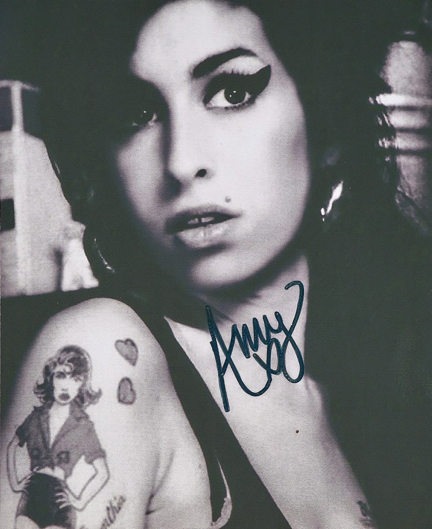 AMY WINEHOUSE Signed photographic print: Photographic print featuring an autograph signature 6.50 x 5.12 in.