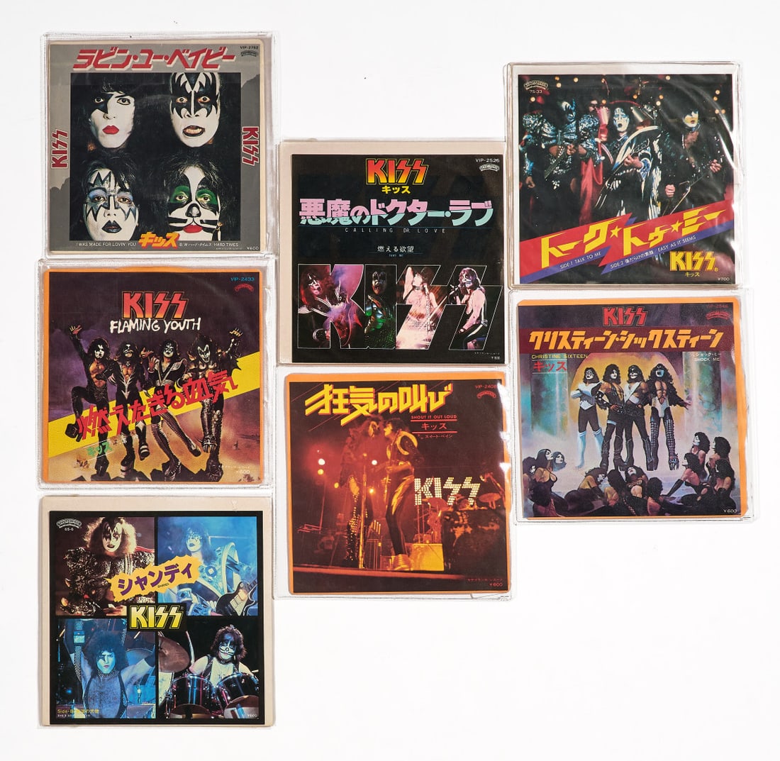 KISS Japanese 45 RPM set 1970s: Titles include: Shout it Loud, Talk to Me , Callig Dr. Love, I Was Made for Loving You, Christine Sixteen e Flaming Youth Includes a white label promo record (7)