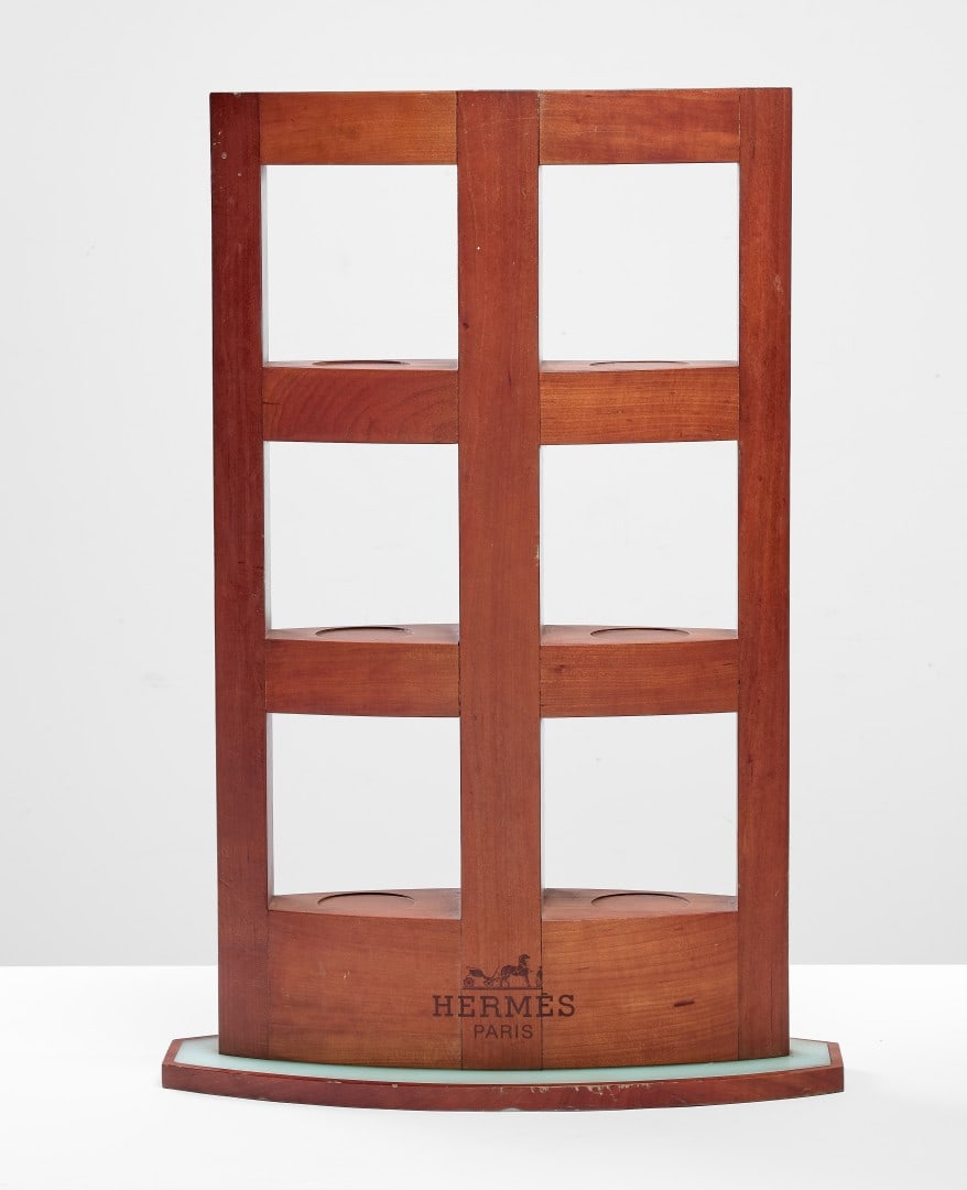 HERM?S Espositore anni '90 - HERM?S Display cabinet 1990s: In legno, a sei scomparti. Ottimo stato. 45,50 x 75,00 x 20,00 cm - Wood, with six compartments. ???? Excellent condition. 17.91 x 29.53 x 7.87 in.