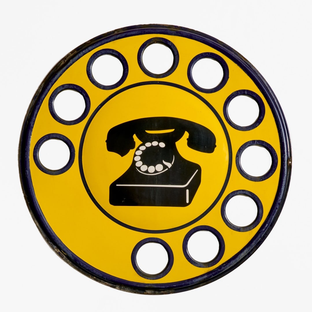 TELEFONO PUBBLICO anni '70 - PUBLIC TELEPHONE 1970s: In latta smaltata. Buono stato. 69,00 cm - Enameled tin. Good condition. 27.17 in.