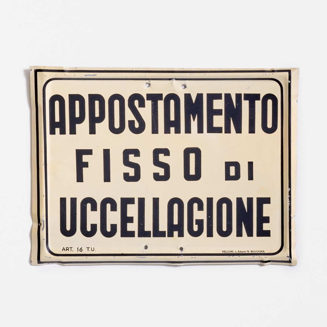 APPOSTAMENTO FISSO DI UCCELLAGIONE anni '70 - APPOSTAMENTO FISSO DI UCCELLAGIONE 1970s: In latta. Buono stato. 33,00 x 25,00 cm - Tin. Good condition. 12.99 x 9.84 in.