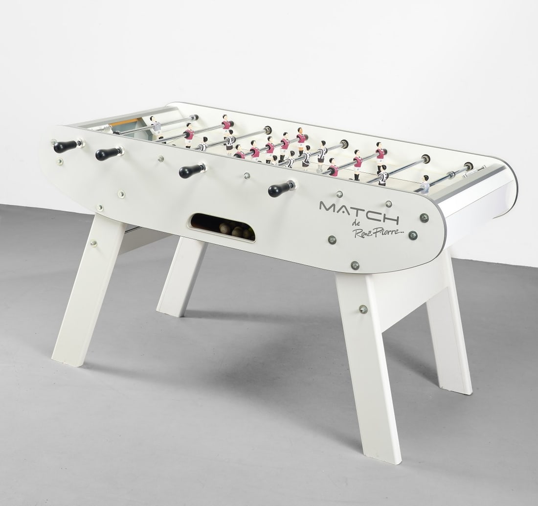 CALCIOBALILLA REN? PIERRE anni 2010 - REN? PIERRE TABLE FOOTBALL 2010s: In legno, modello Match Blanc Indoor. Buono stato. 153,00 x 106,00 x 93,00 cm - Wood, Match Blanc Indoor model. Good condition. 60.24 x 41.73 x 36.61 in.