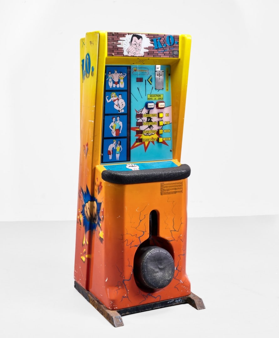 MACCHINA TIRA PUGNI anni '80 - PUNCHING MACHINE 1980s: In metallo e plastica, prodotto dalla Eurogames. Buono stato. 62,00 x 169,00 x 69,00 cm - Metal and plastic, produced by Eurogames. ???? Good condition. 24.41 x 66.54 x 27.17 in.