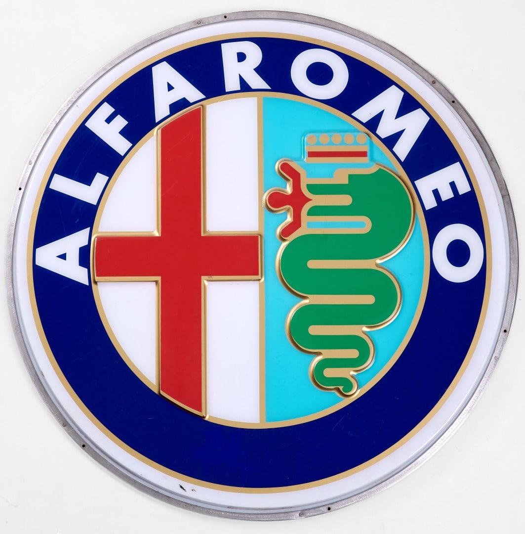 ALFA ROMEO anni '80 - ALFA ROMEO 1980s: In plastica. Buono stato. 110,00 x 5,00 cm - Plastic. Good condition. 43.31 x 1.97 in.
