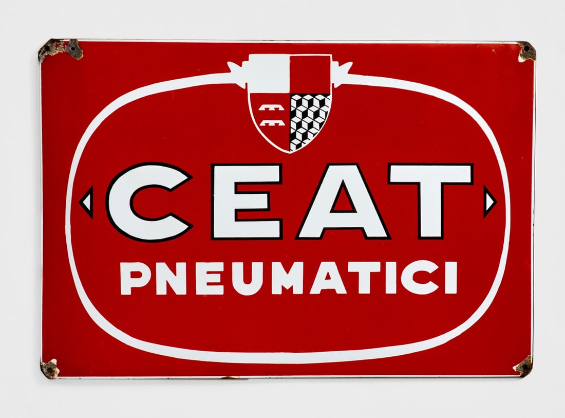 CEAT PNEUMATICI anni '50 - CEAT PNEUMATICI 1950s: In latta smaltata. Buono stato. 78,00 x 53,00 cm - Enameled tin. Good condition. 30.71 x 20.87 in.