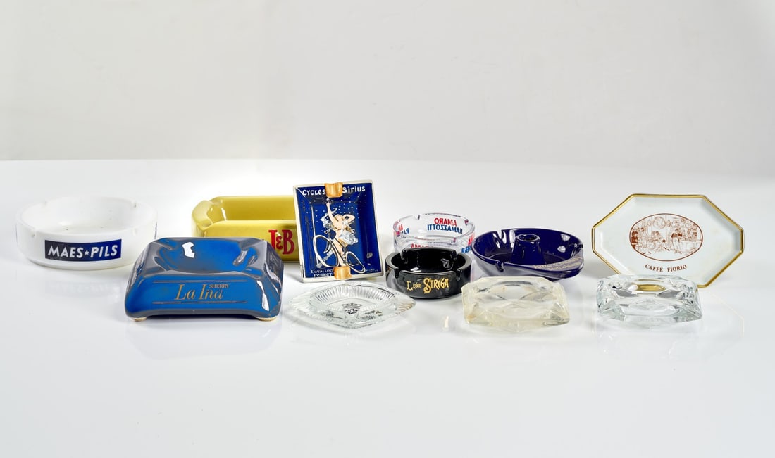 POSACENERI PROMOZIONALI anni '90 - PROMOTIONAL ASHTRAYS 1990s: In vetro e ceramica, misure diverse. Buono stato. (11) - Glass and ceramic, different measures. ?????? Good condition. (11)