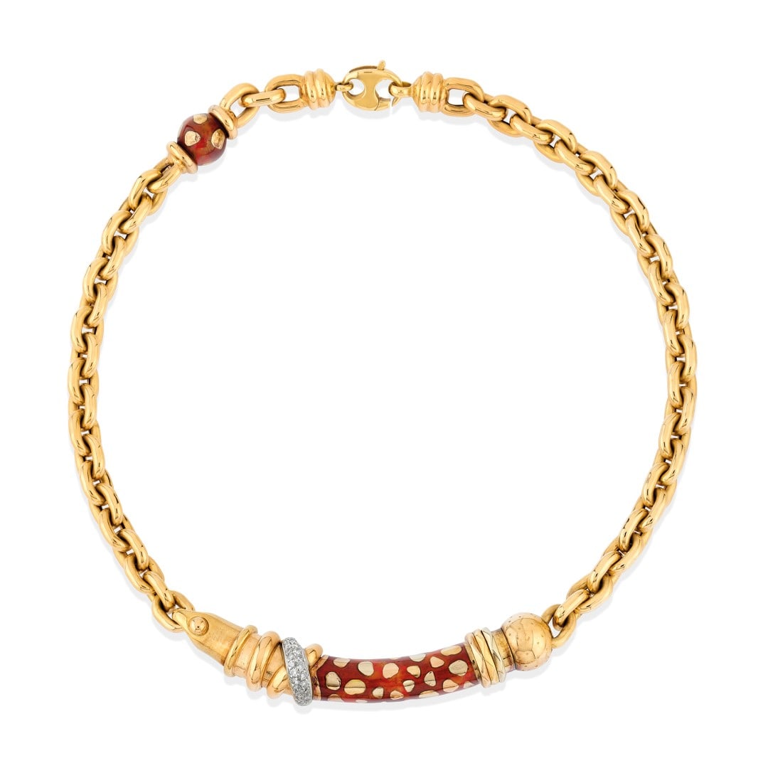 GIROCOLLO IN SMALTO E DIAMANTI, LA NOUVELLE-BAGUE - ENAMEL AND DIAMOND NECKLACE, LA NOUVELLE-BAGUE: in oro giallo 18 kt e argento dorato, a maglia spessa con due elementi in smalto ed elemento centrale impreziosito da diamanti. Firmato La Nouvelle-Bague. Circa 1990. Gr 74,30 - cm 41,50 x 1,50 - in 1