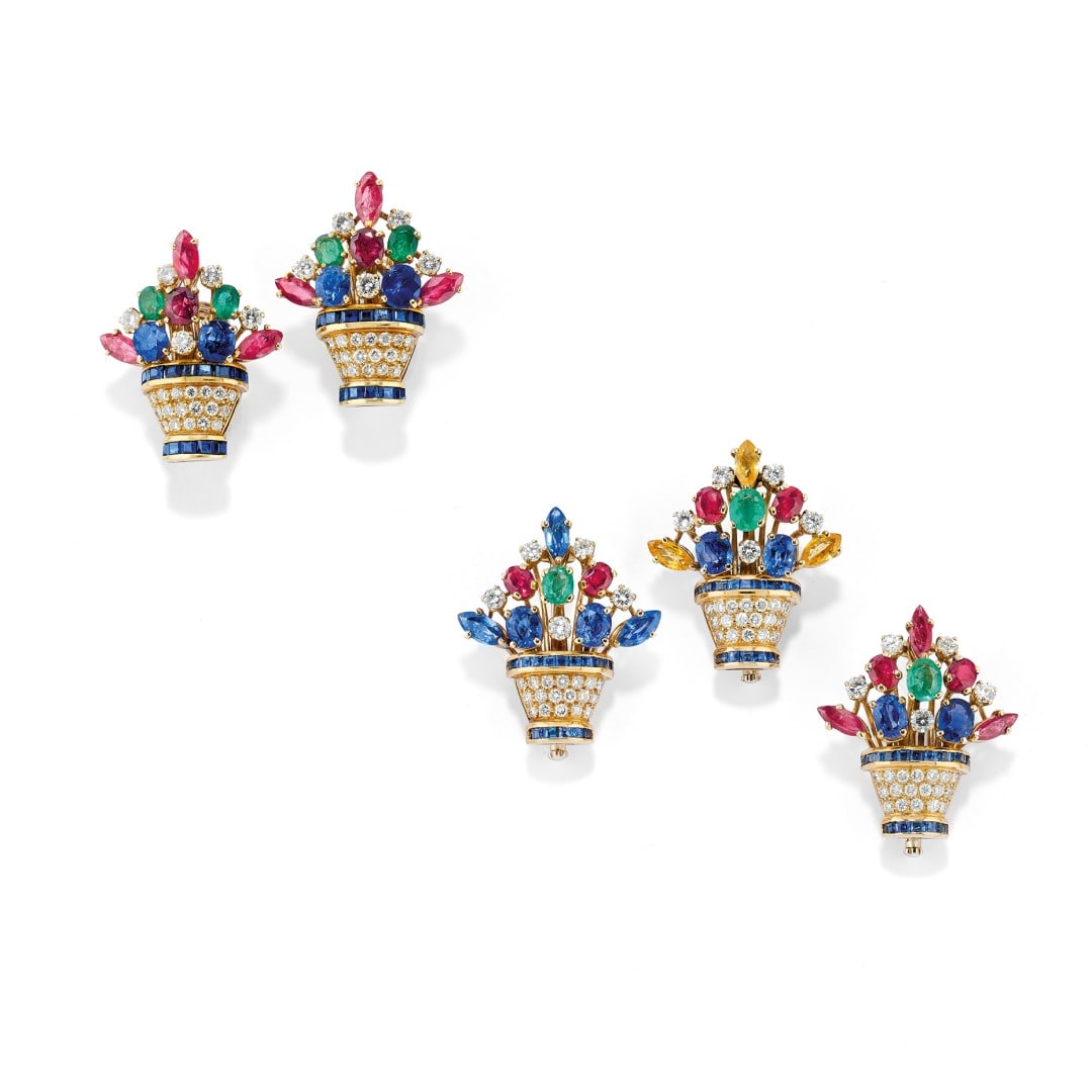 LOTTO DI TRE SPILLE E UN PAIO DI ORECCHINI A CLIP IN DIAMANTI E GEMME - LOT OF THREE BROOCHES AND A (1 of 1)