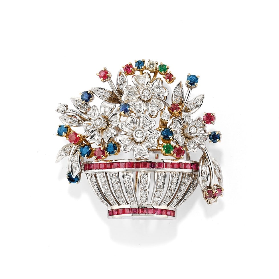 SPILLA IN SMERALDI, CORINDONI E DIAMANTI - EMERALD, CORUNDUM AND DIAMOND BROOCH (1 of 1)