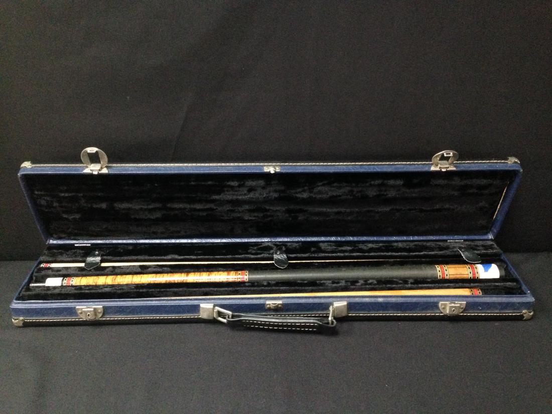 Vintage McDermott Pool Cue in Case. (1 of 4)