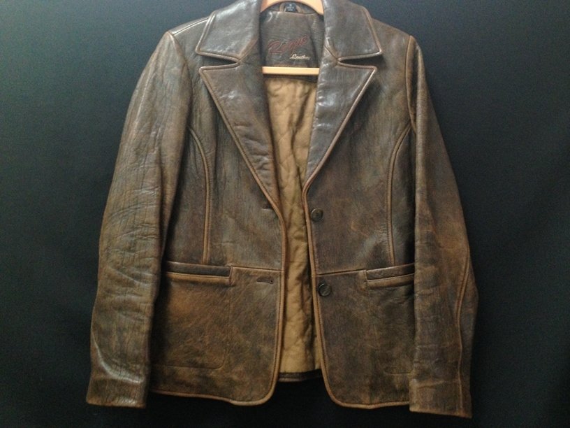 Vintage Ladies Rogue Distressed Leather Jacket.: Small. This is a really nice designer jacket by Reilly Olmes for Rogue. The Ladies single breasted distressed brown leather jacket has a lighter brown light weight quilted lining and straight front po