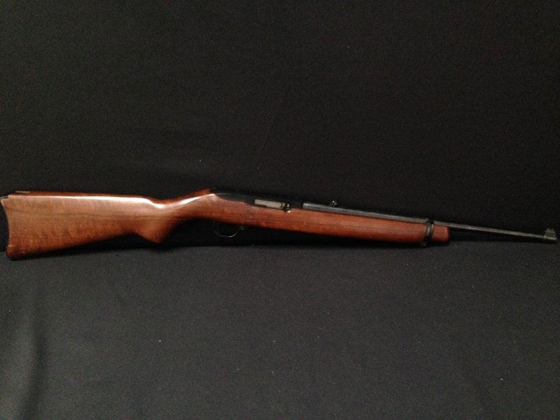 Ruger .22 LR Rifle Model 10/22 Carbine.: Ruger .22 LR Rifle Model 10/22 Carbine Full Solid Wood Stock . Gold bead front sight and adjustable rear sight. Barrel length is approx. 18-1/2"...minor wear to the stock some scratches from use and t