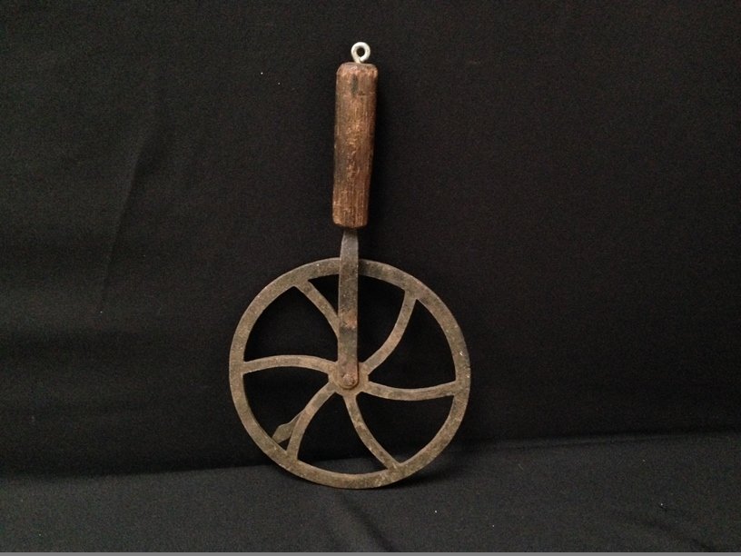 RARE!!! Antique 6 Spoke Measuring Wheel.: This antique primitive hand wrought metal measuring wheel is RARE in that it has (6) spokes. The more common wheels of the early 1800's have (5) spokes. This wheel has a wooden handle that appears to 