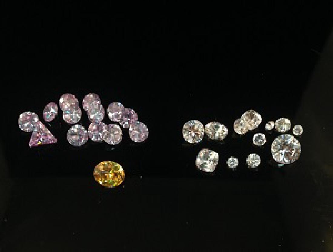 (26) Mixed Loose Faceted Gemstones 77.5 Carats.: You are bidding on a mixed lot of loose gemstones The lot includes (1) oval cut yellow gemstone, (13) various cut lilac gemstones and (12) various cut clear gemstones. The gem stones are in nice condi