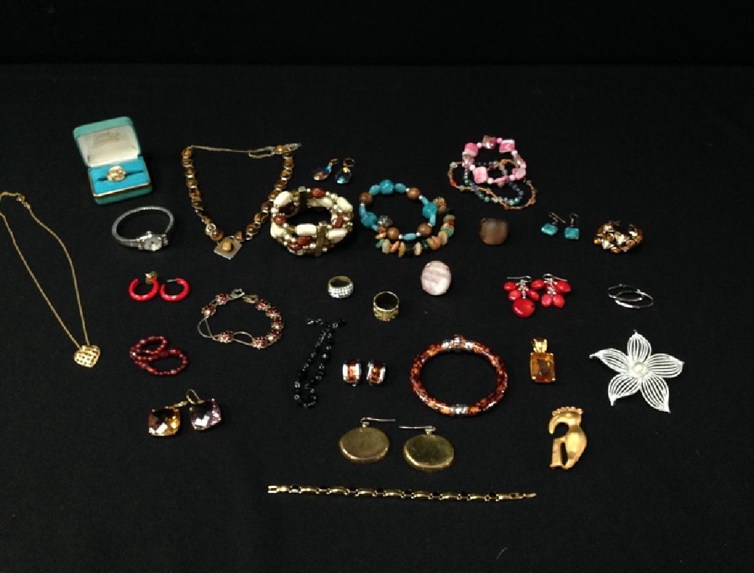 Mixed Lot Vintage Fashion Jewelry Pins/Braclets.: We have included some very pretty vintage fashion bracelets and earrings, rings and more. The lot even has a pair of signed 'RLM Studio' (Robert Lee Morris) earrings. Please see photos for more detail