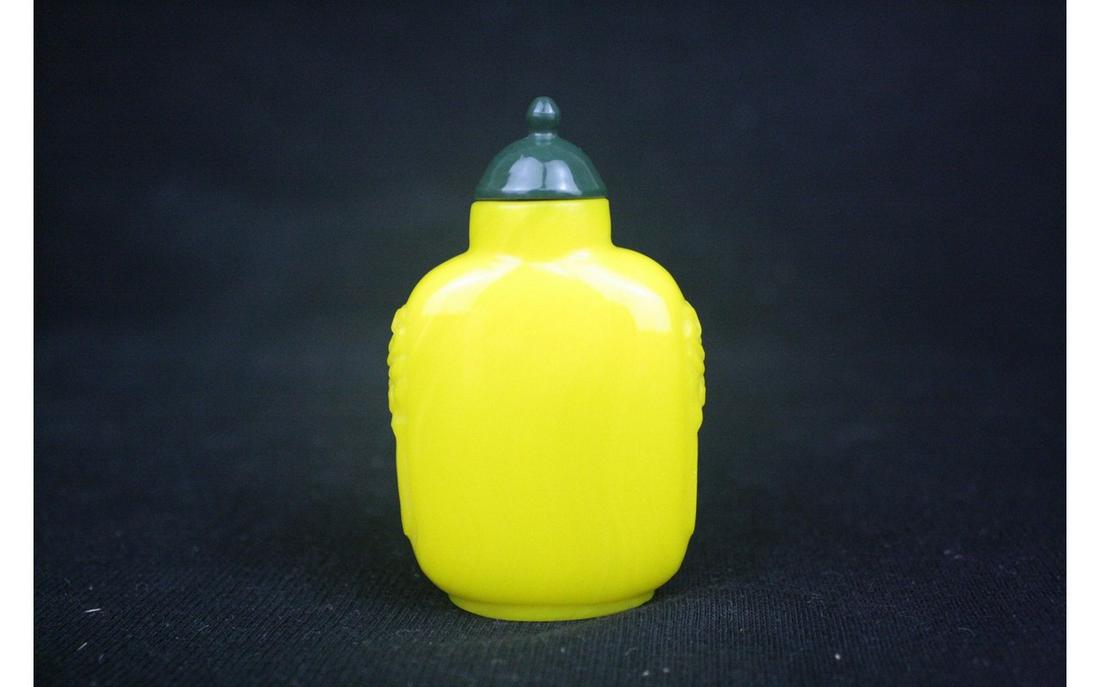 Chinese Yellow Glass Snuff Bottle (1 of 2)