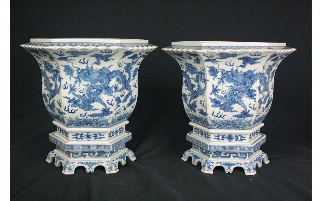 Chinese Blue and White Porcelain Planter: Chinese blue and white porcelain planter and tray; of hexagon shape; painted with dragon and clounds; six character Qianglong mark; H: 27 cm, W: 30 cm