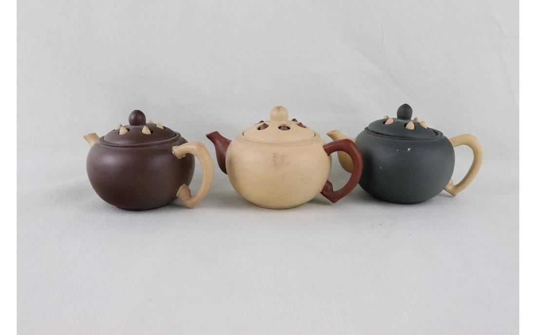ZISHA TEA POT: A set of three Chinese Zisah teapot , L 11 x W 7 x H 5.5 cm.