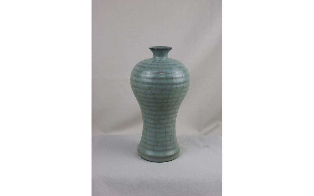 Chinese Ge Type Porcelain Vase (1 of 3)