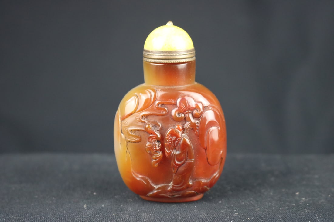 Chinese Agate Snuff Bottle: Chinese agate snuff bottle; carved with figure and lingzhi mushroom; L: 7.5 cm, W: 5.5 cm