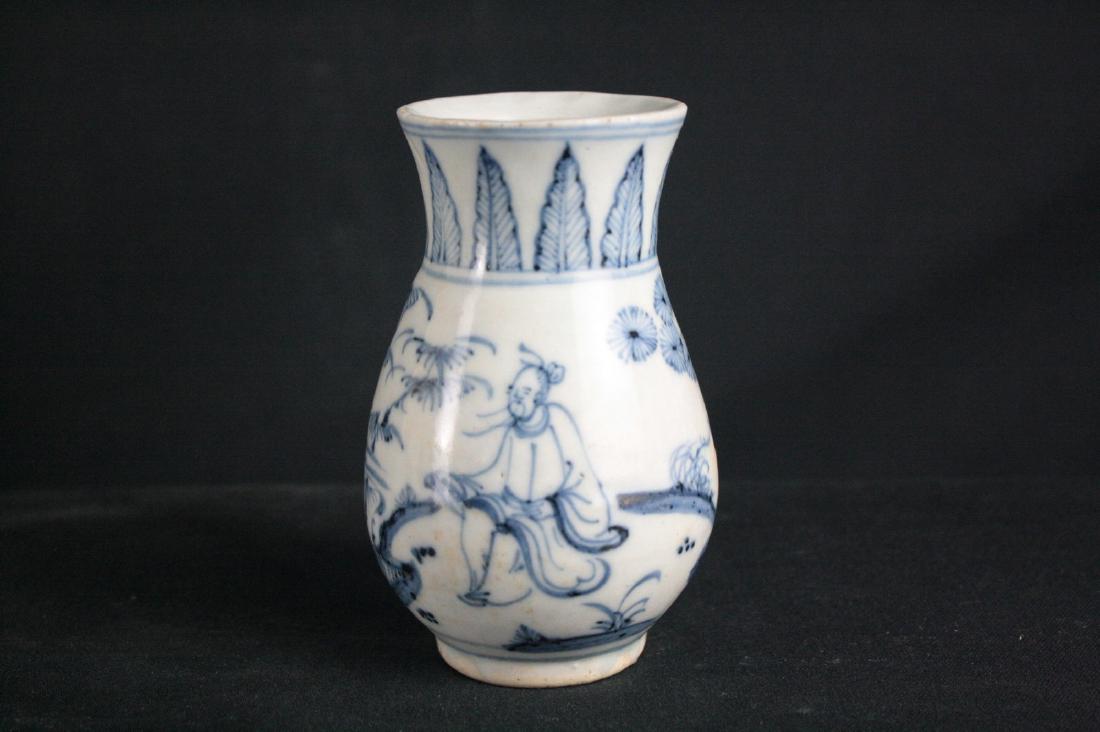 Chinese Blue and White Porcelain Flagon: Ming Dynasty Chinese blue and white porcelain flagon; painted with figure; unglazed base; H: 10.5 cm, W: 7 cm