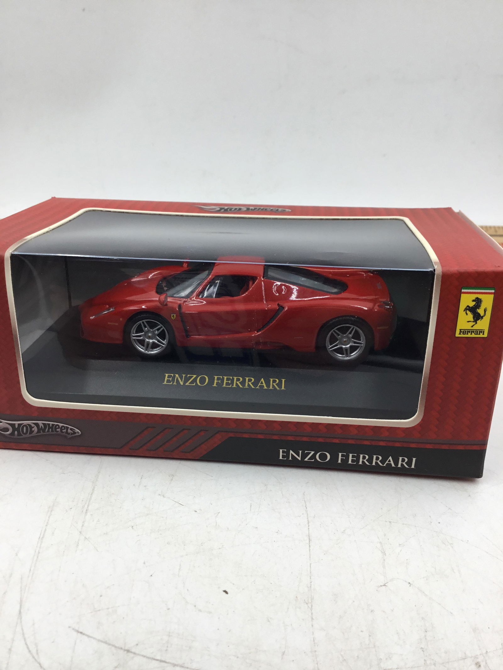 2009 Hot Wheels 1:43 Enzo Ferrari #R9149 (1 of 2)