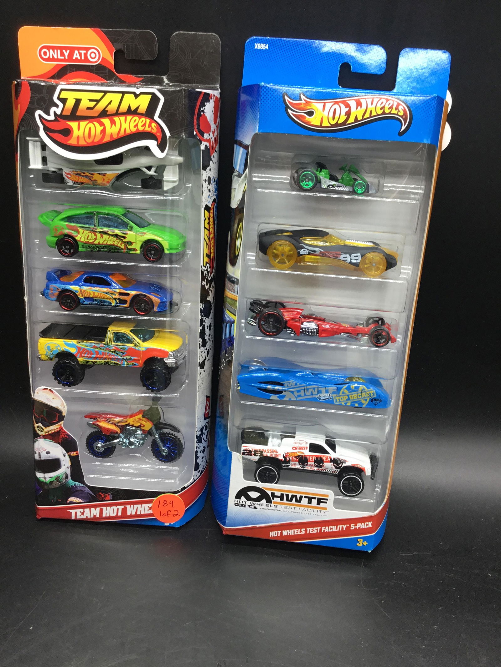 2 Hot Wheels 5 car gift packs (1 of 3)