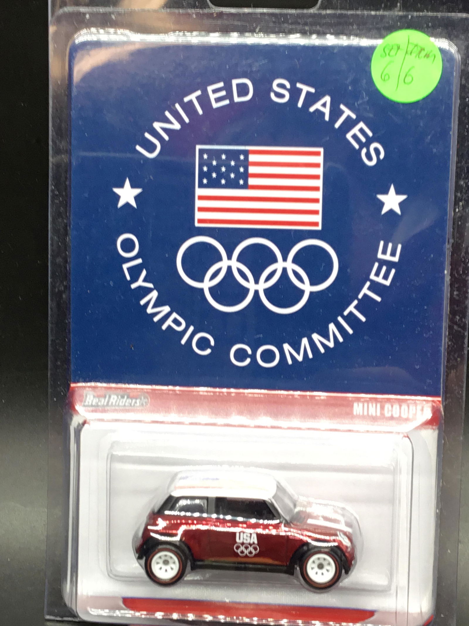 #P2136 Red Line Club 2011 Hot Wheels Mini Cooper (1 of 3)