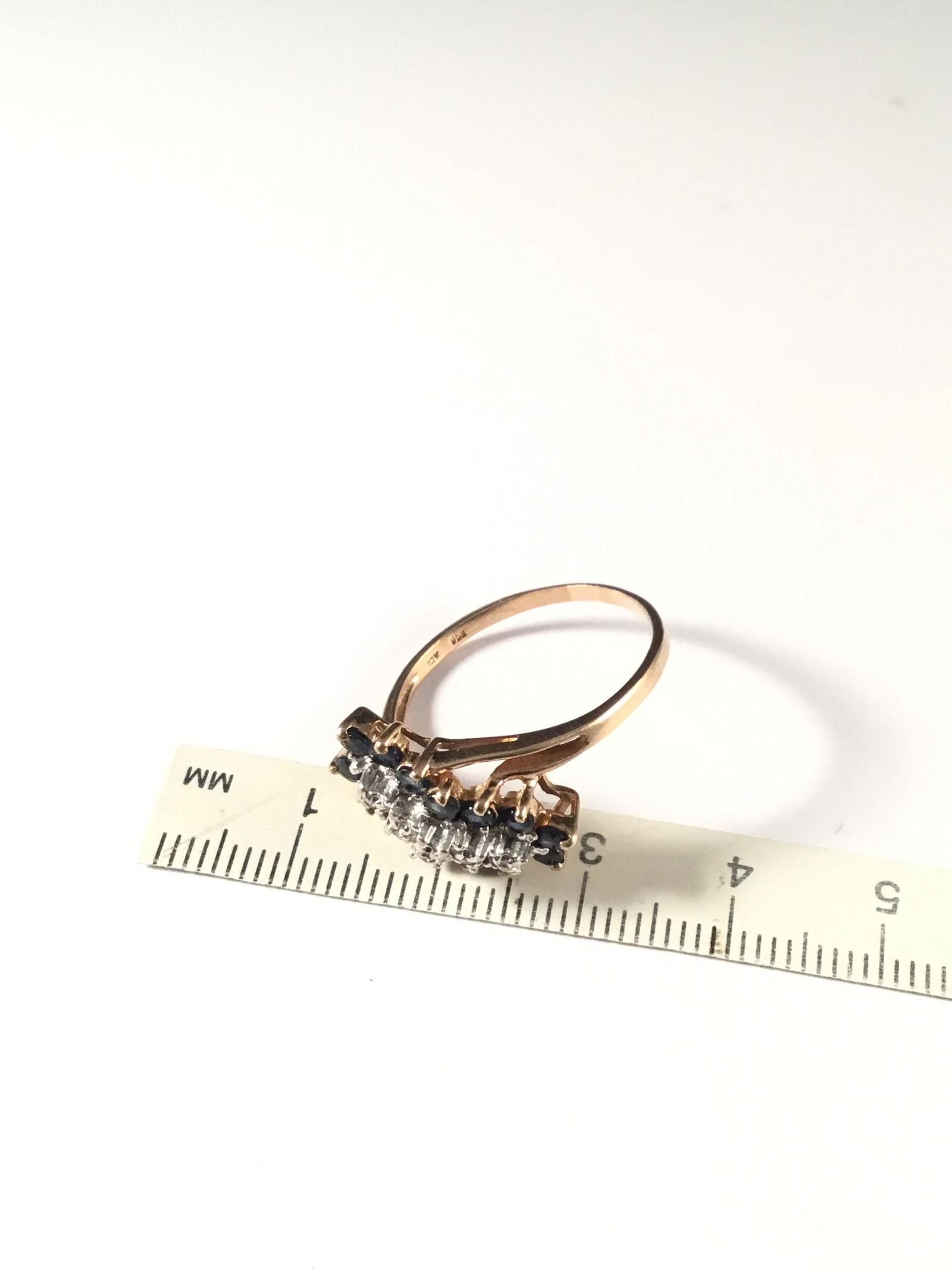 Ladies 10kt size 8.75 ring (1 of 2)