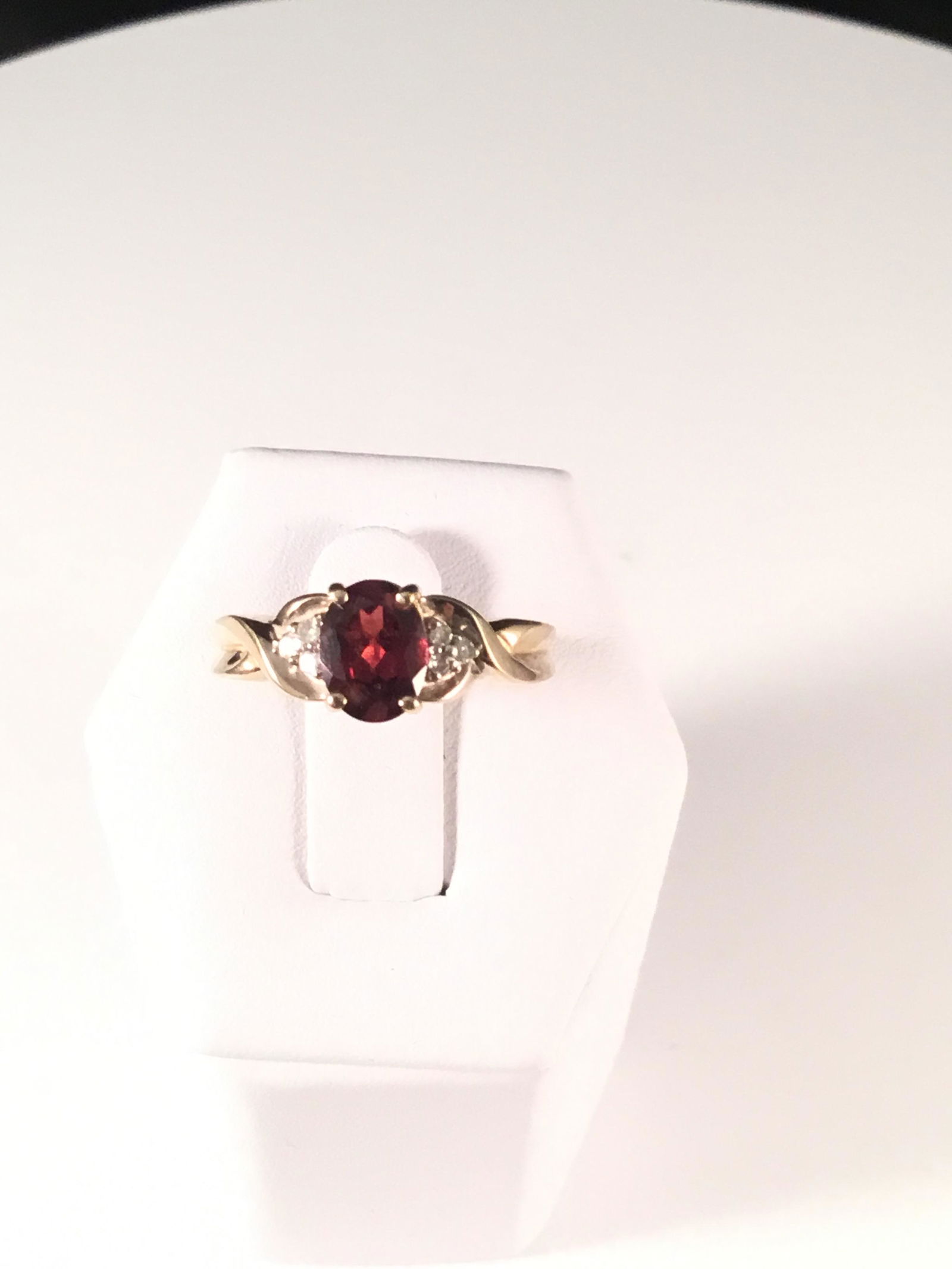 Ladies 10kt size 7.5 ring (1 of 4)