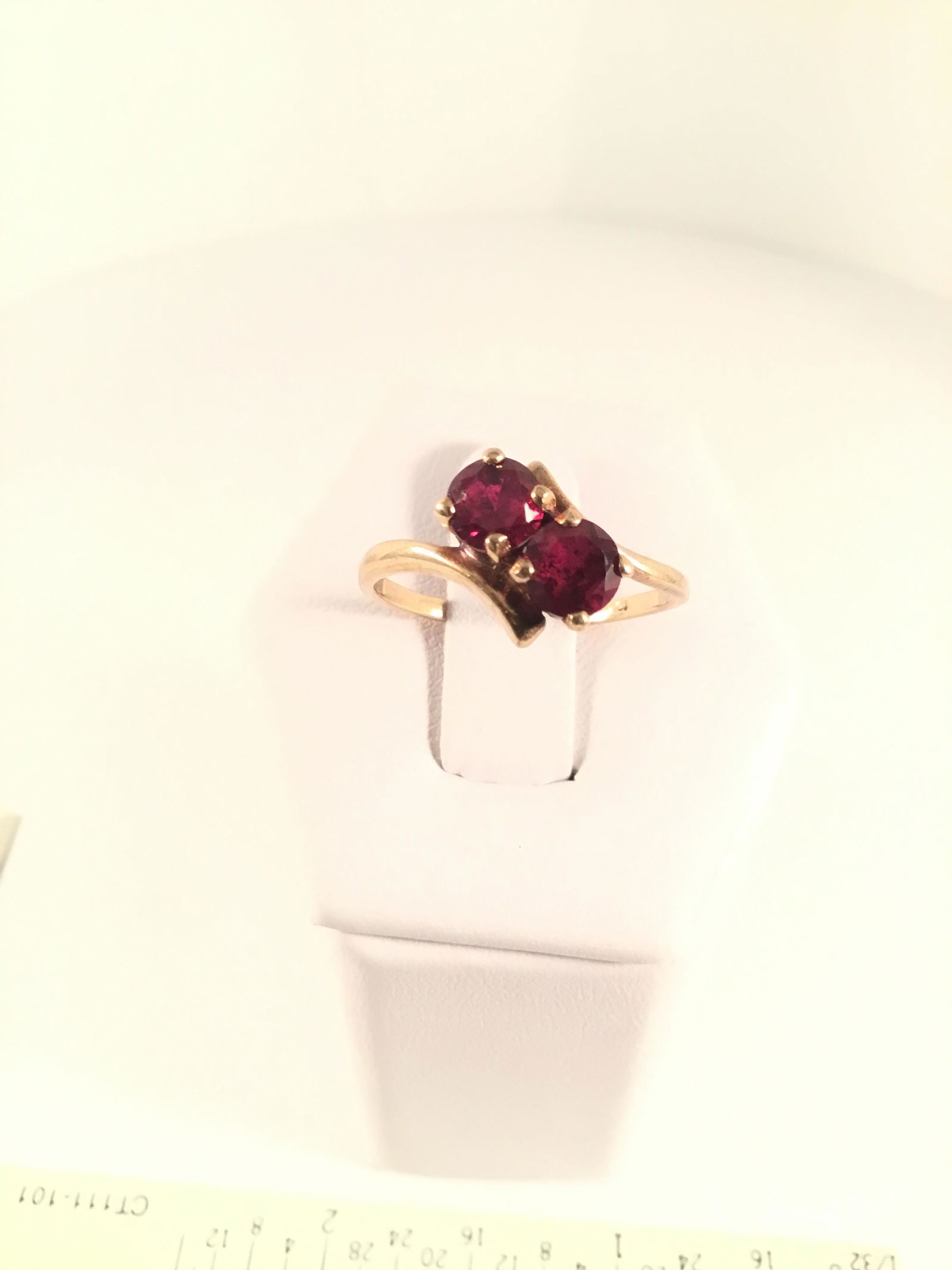 Ladies 10kt gold ring with red stones (1 of 2)