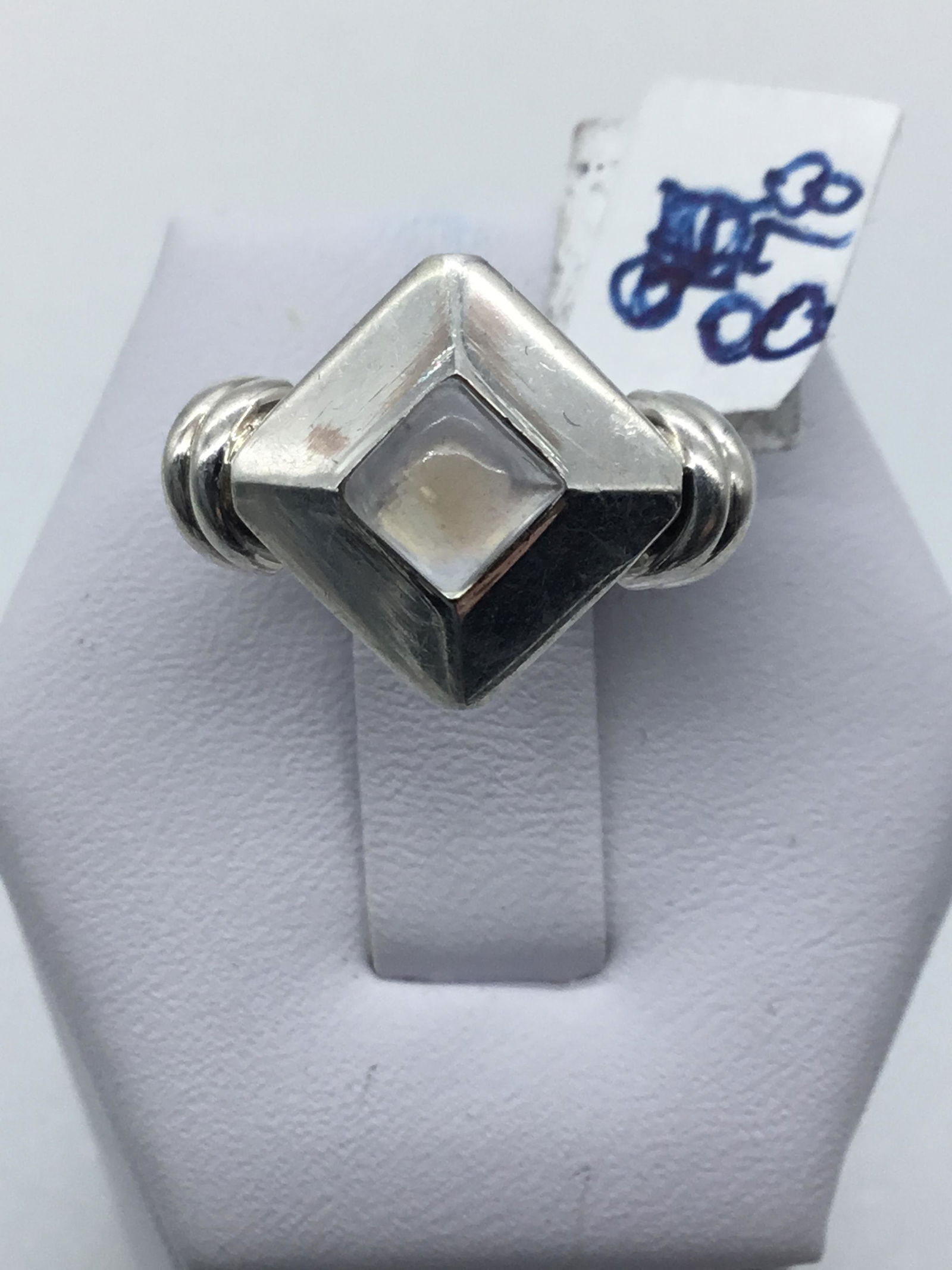 Size 6.5 ladies silver ring with moonstone (1 of 3)