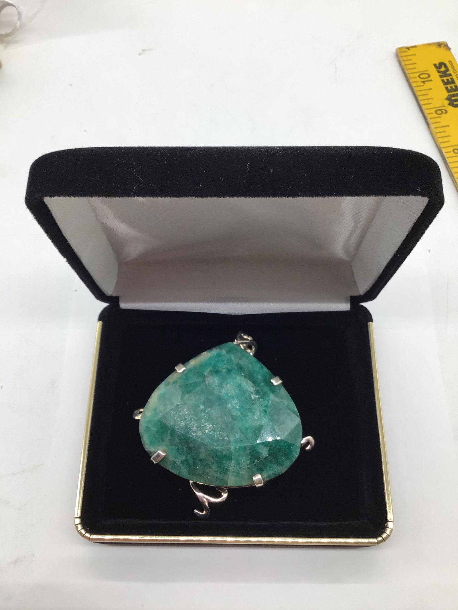 Emerald pendant GLA certified (1 of 4)