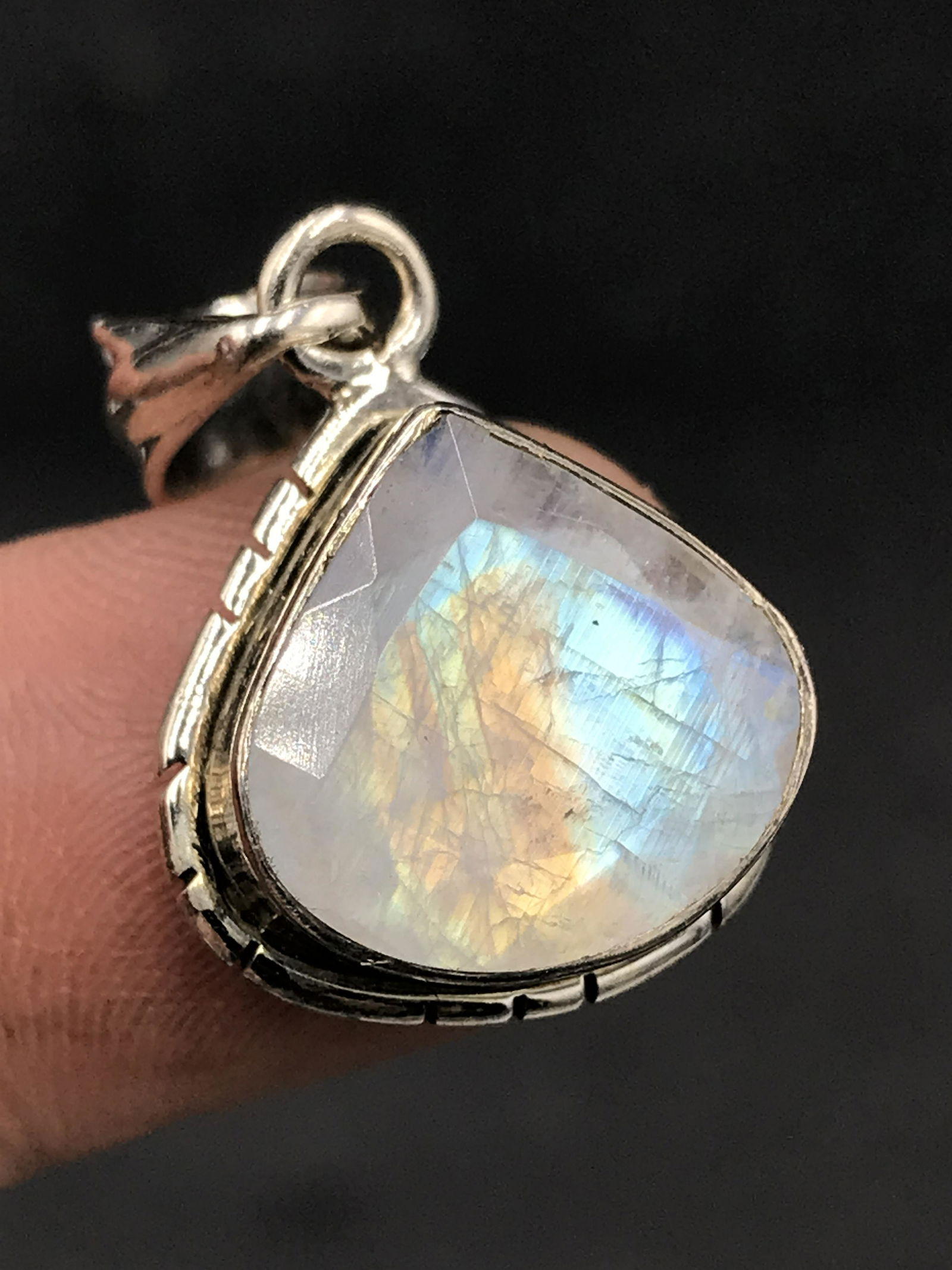 Rainbow Moonstone Sterling Silver Pendant: Rainbow Moonstone Pendant .923 Sterling Silver