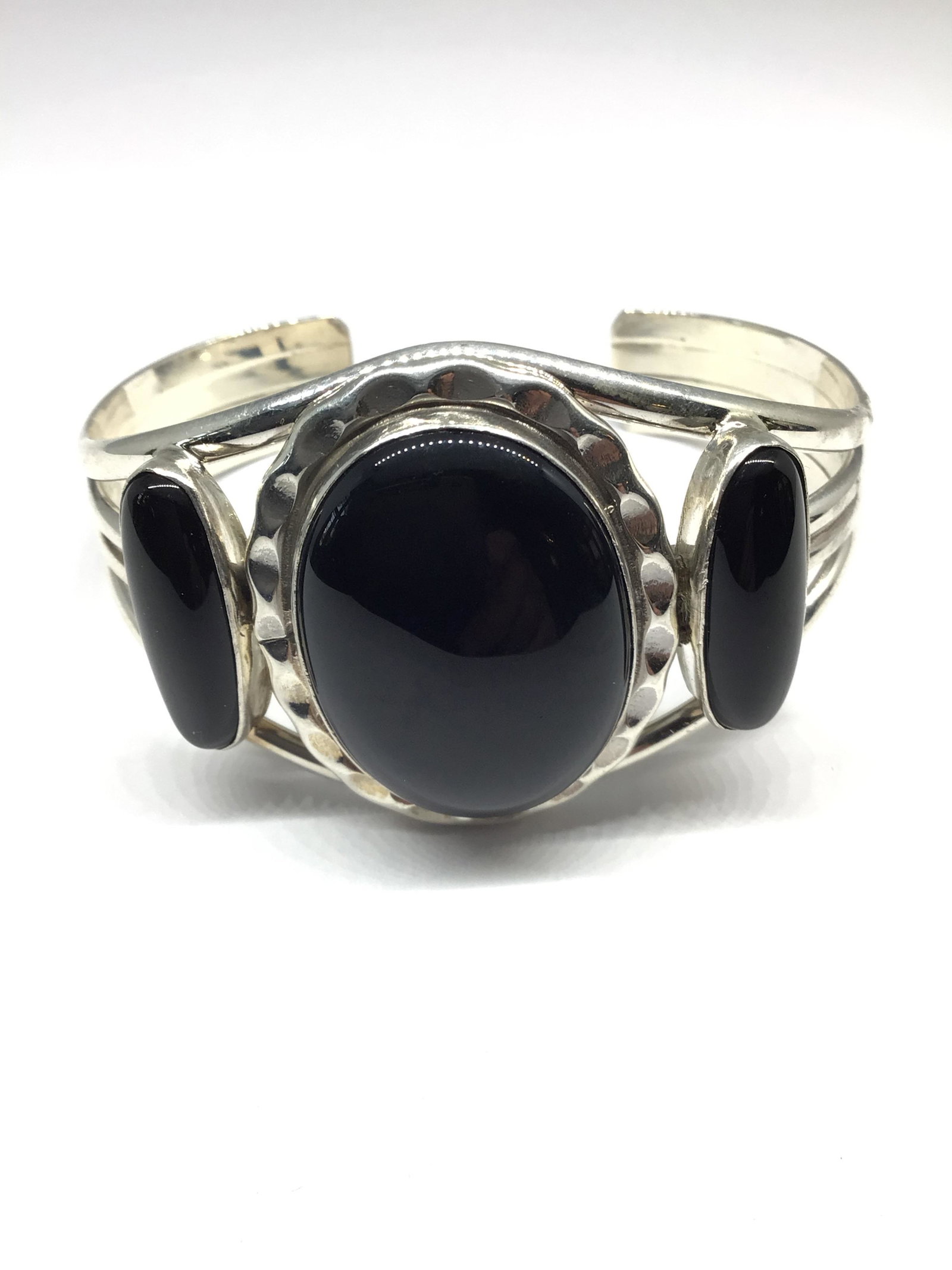 Navajo onyx silver cuff (1 of 4)