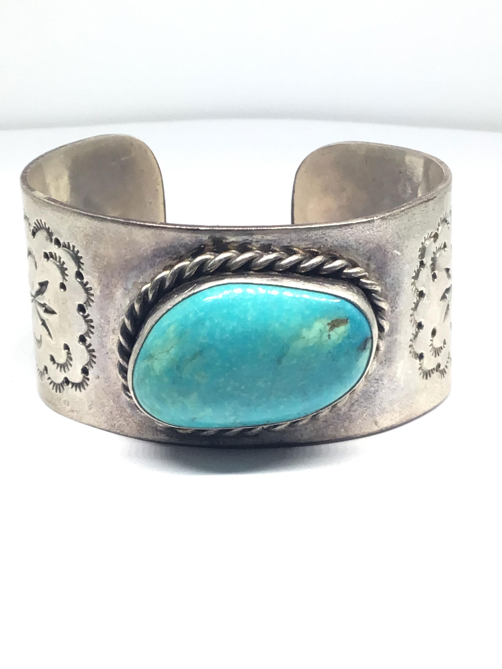 Navajo handmade cuff bracelet (1 of 4)